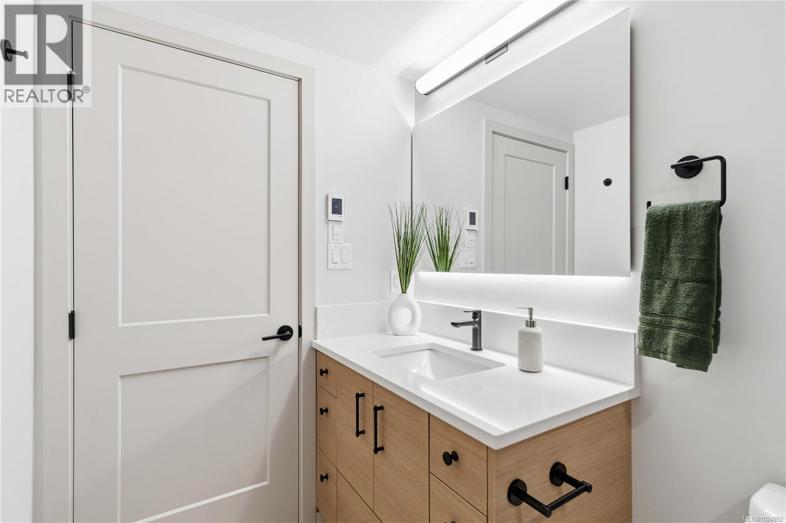 5 1789 Emerson St, Victoria, British Columbia  V8R 2C2 - Photo 24 - 1024952