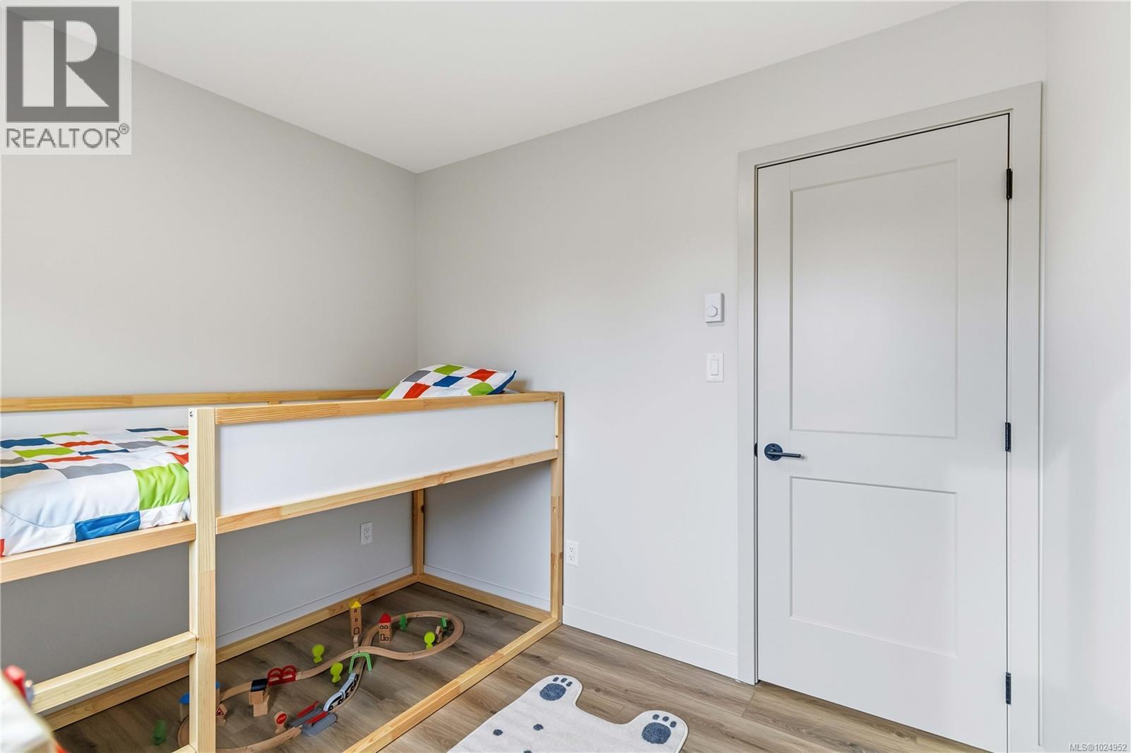 5 1789 Emerson St, Victoria, British Columbia  V8R 2C2 - Photo 27 - 1024952