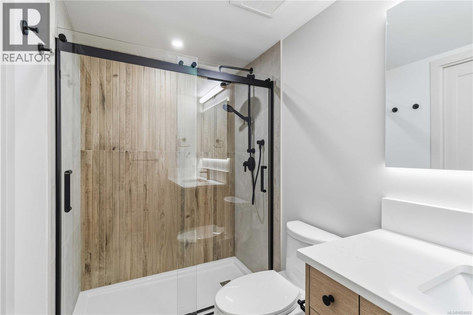 5 1789 Emerson St, Victoria, British Columbia  V8R 2C2 - Photo 58 - 1024952