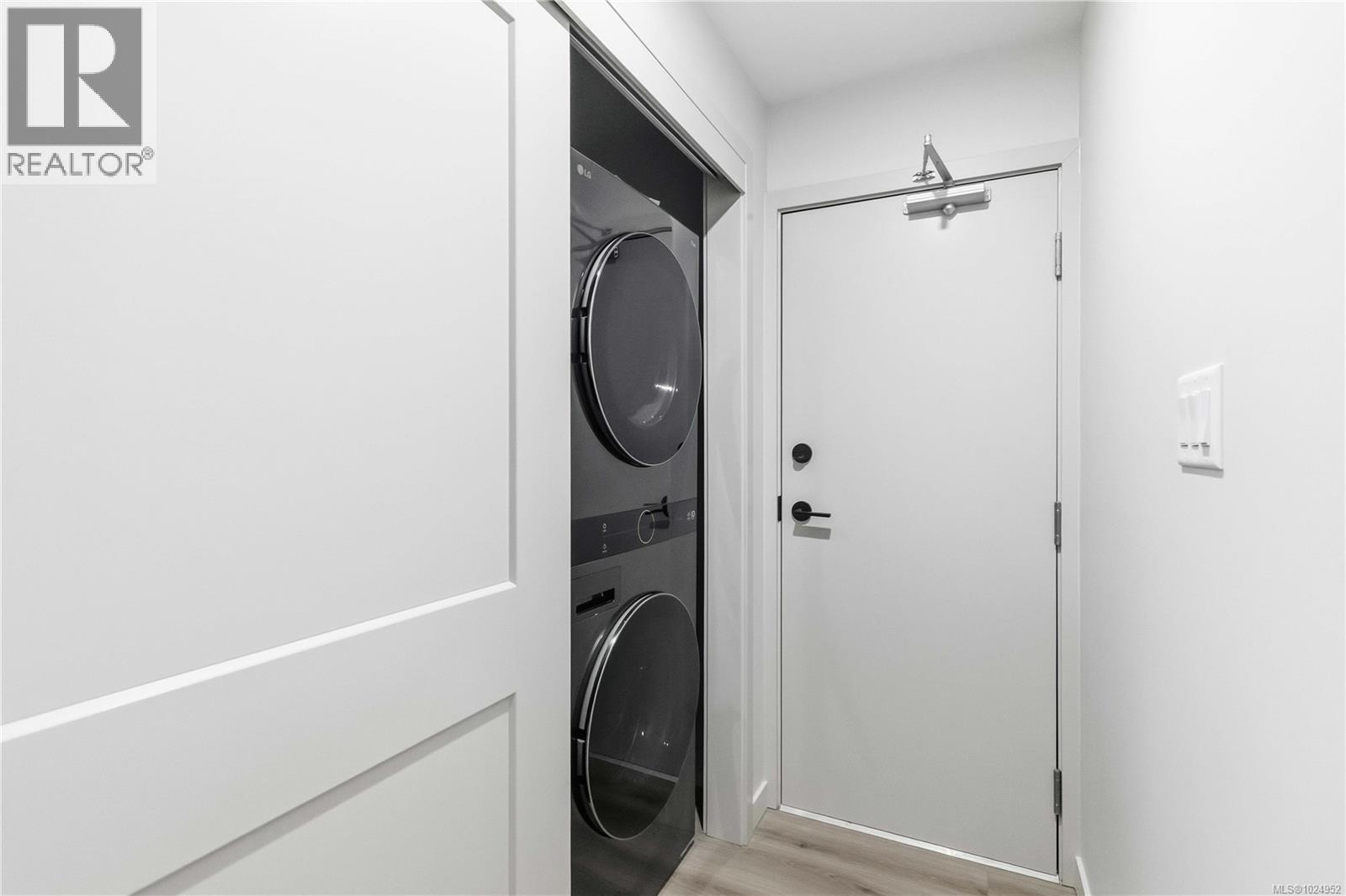 5 1789 Emerson St, Victoria, British Columbia  V8R 2C2 - Photo 61 - 1024952