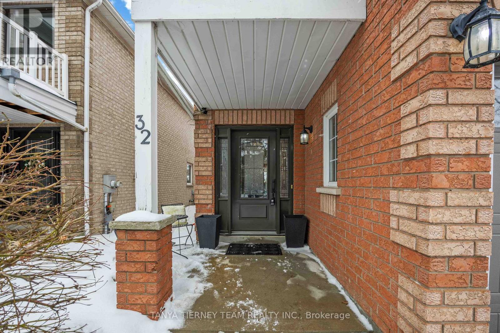 32 Four Winds Drive, Whitby, Ontario  L1N 9R8 - Photo 3 - E12788000