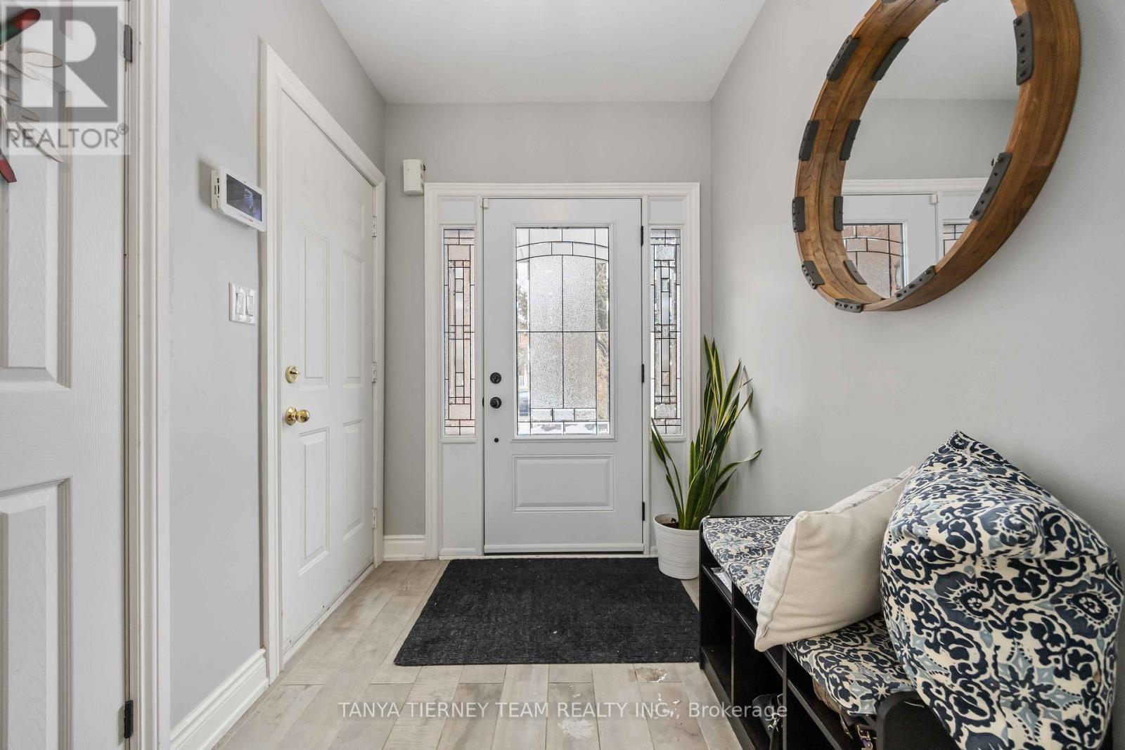 32 Four Winds Drive, Whitby, Ontario  L1N 9R8 - Photo 4 - E12788000