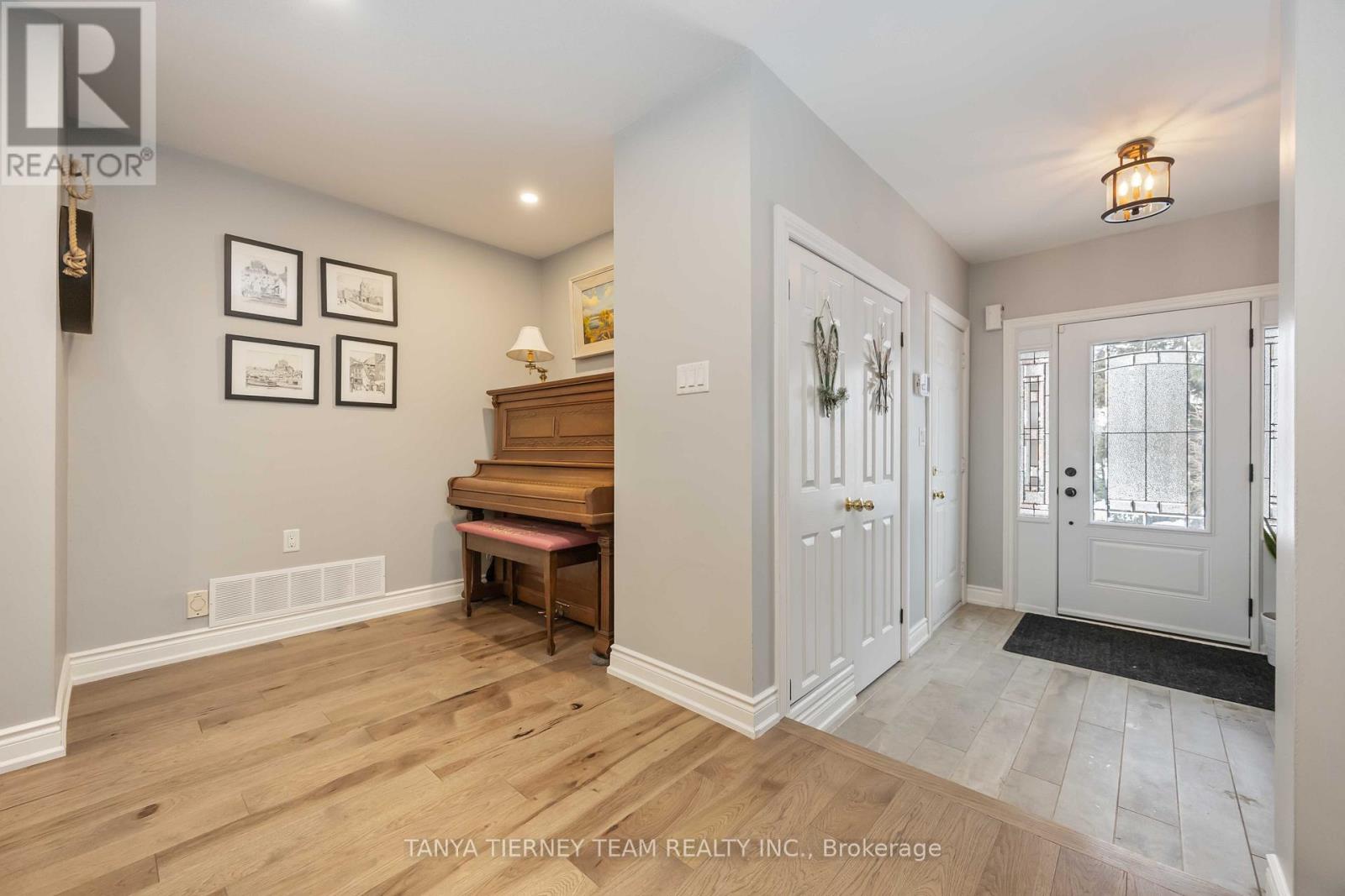 32 Four Winds Drive, Whitby, Ontario  L1N 9R8 - Photo 5 - E12788000