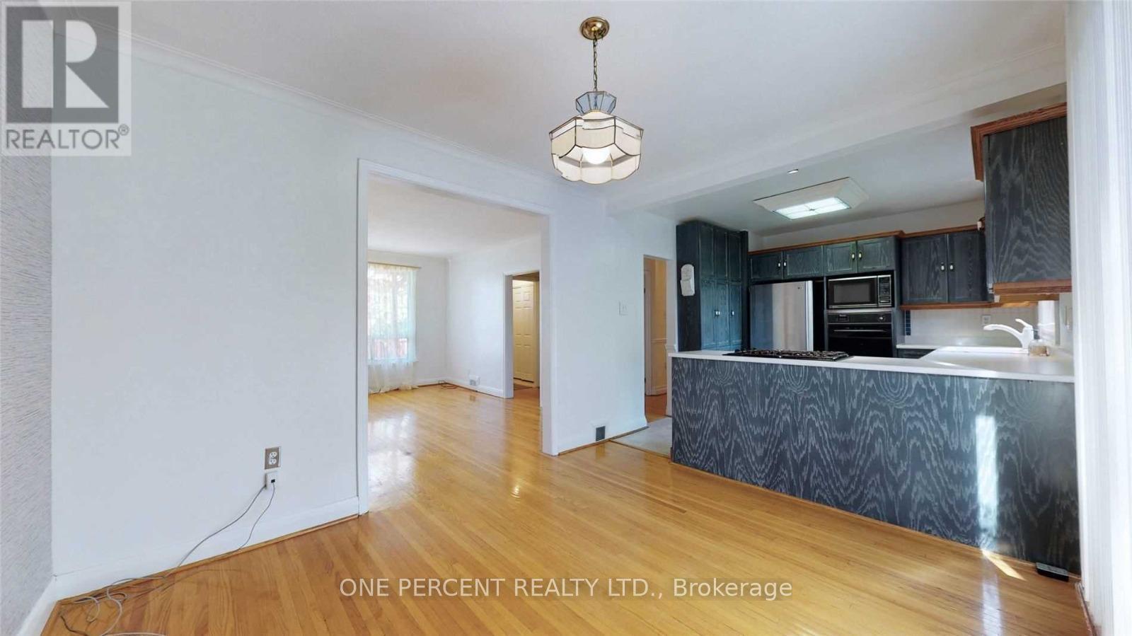 9 Kingsmere Crescent, Toronto, Ontario  M1M 3B2 - Photo 4 - E12788054