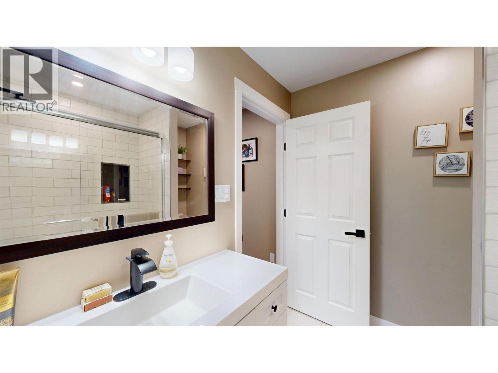 4737 Sussnee Road, 100 Mile House, British Columbia  V0K 2Z0 - Photo 27 - R3089634