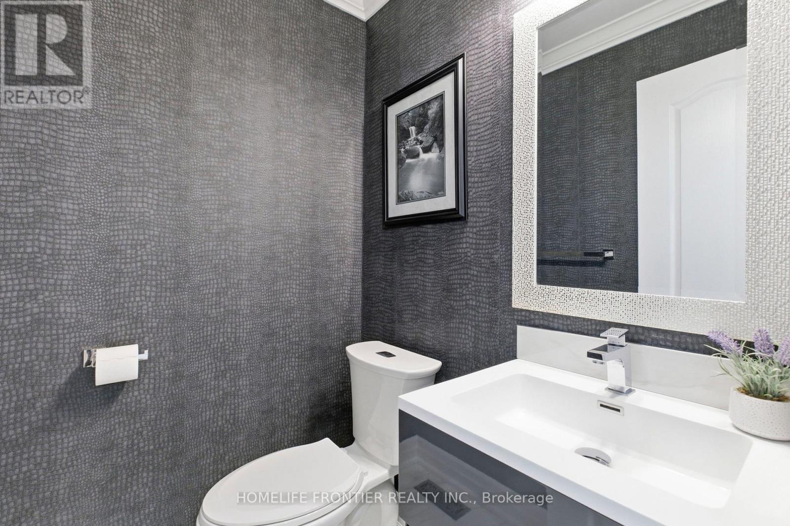 107 Mynden Way, Newmarket, Ontario  L3X 3B7 - Photo 8 - N12788056