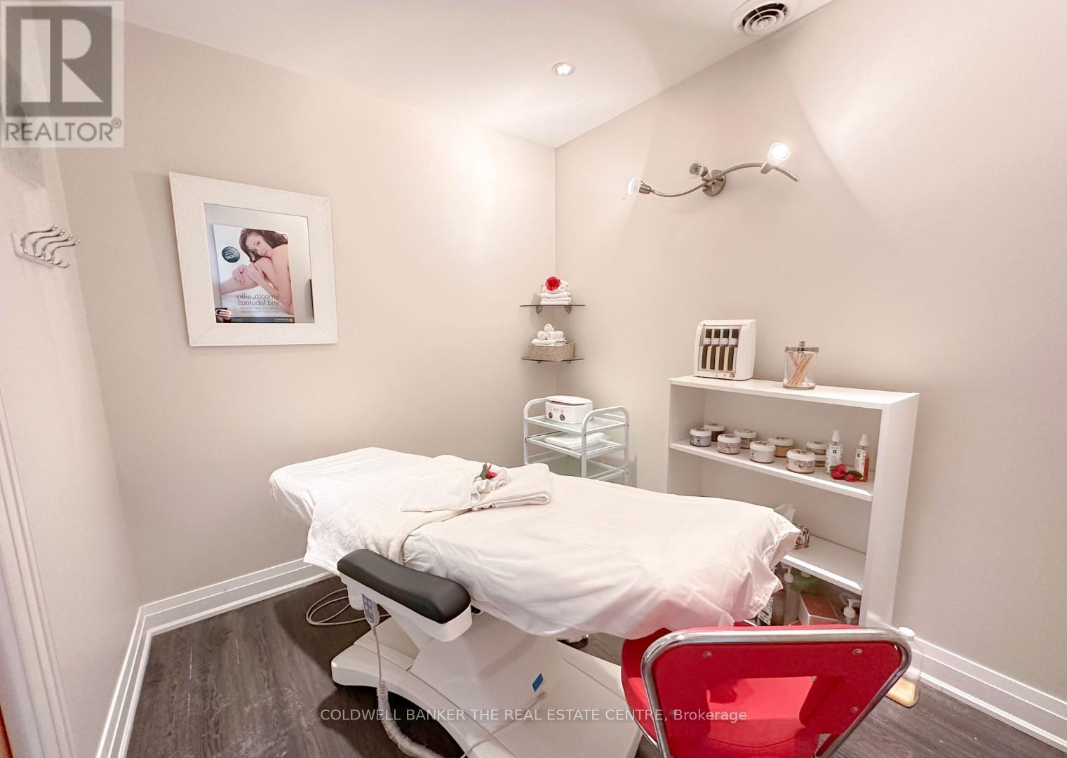 3 - 17817 Leslie Street, Newmarket, Ontario  L3Y 8C6 - Photo 2 - N12788066