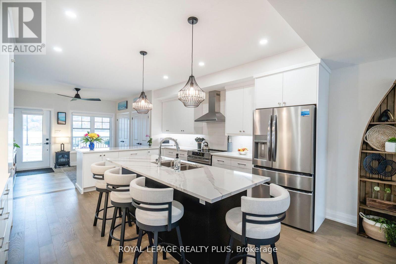 17 Quarry Road, Penetanguishene, Ontario  L9M 0W6 - Photo 2 - S12788048