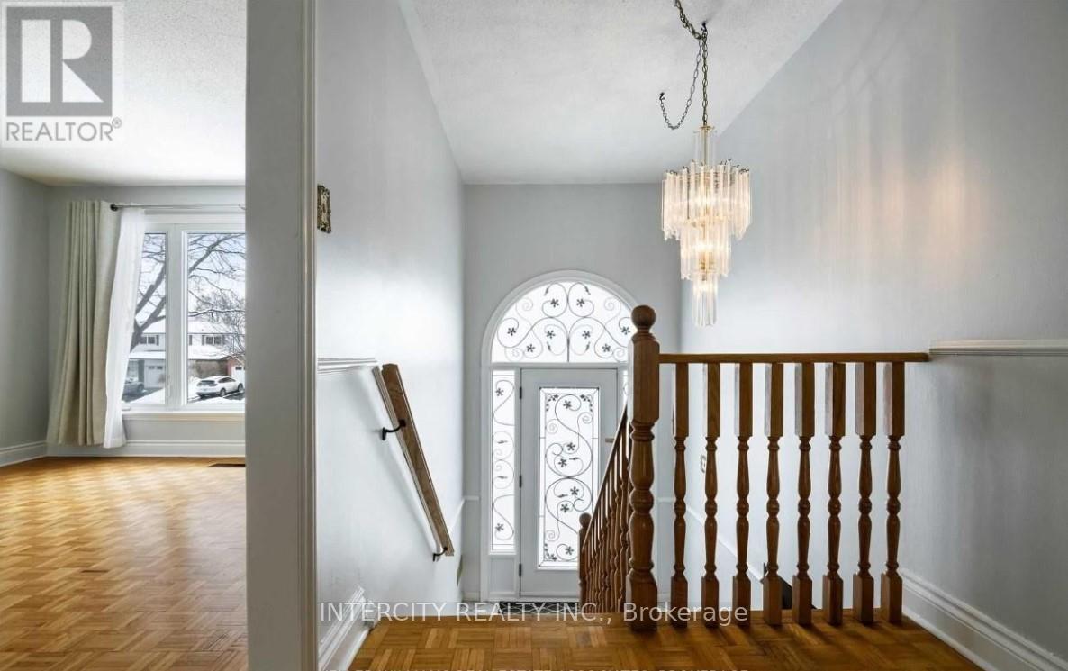 (Main) - 308 Centre Street N, Brampton, Ontario  L6V 2R4 - Photo 3 - W12787990