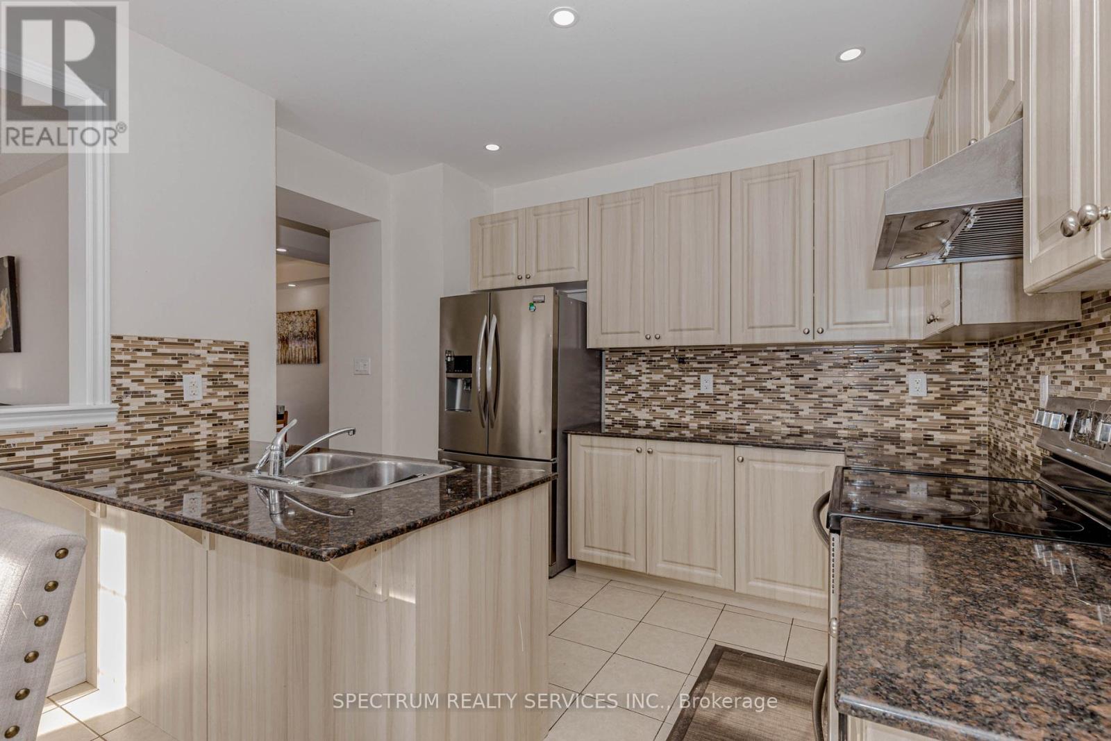 75 Elmcrest Drive, Brampton, Ontario  L6Y 5Z1 - Photo 12 - W12788004