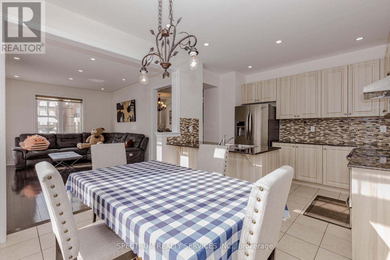 75 Elmcrest Drive, Brampton, Ontario  L6Y 5Z1 - Photo 13 - W12788004