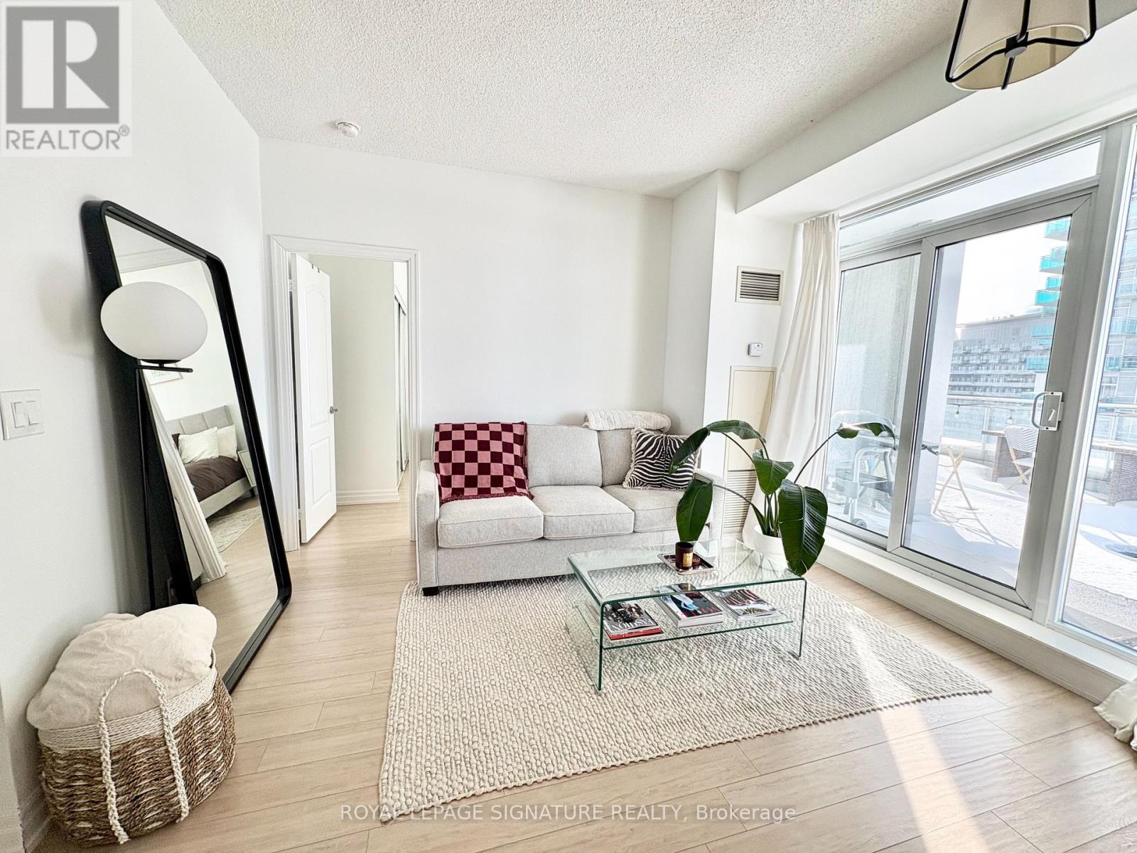 1601 - 2121 Lake Shore Boulevard W, Toronto, Ontario  M8V 4E9 - Photo 8 - W12788006