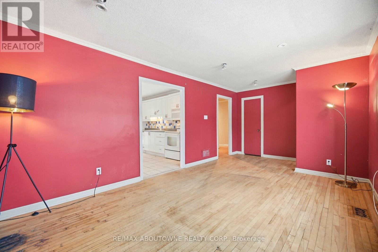 347 Queen Mary Drive, Oakville, Ontario  L6K 3L7 - Photo 11 - W12788018