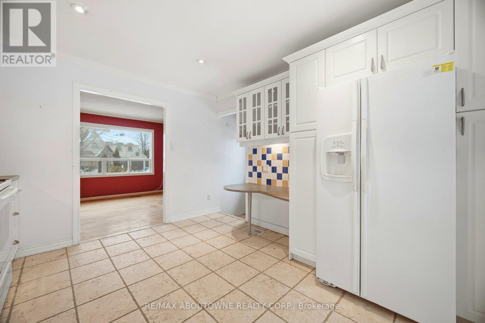 347 Queen Mary Drive, Oakville, Ontario  L6K 3L7 - Photo 14 - W12788018