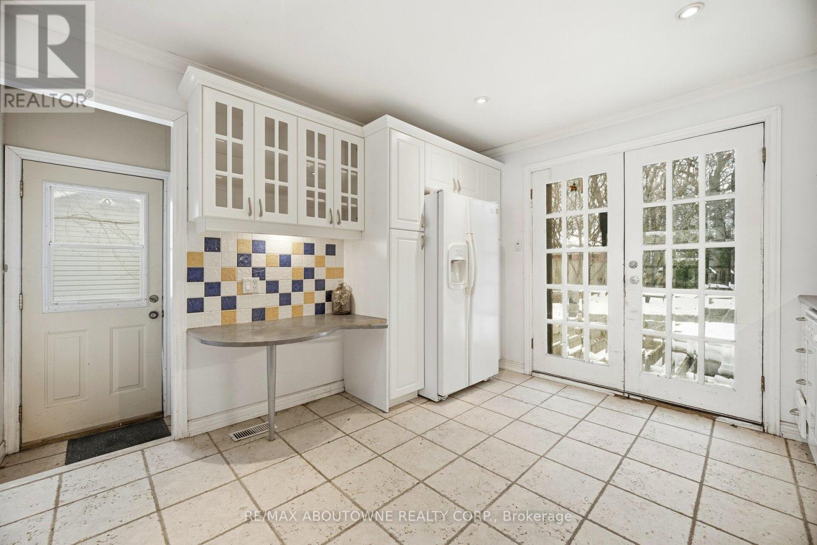 347 Queen Mary Drive, Oakville, Ontario  L6K 3L7 - Photo 17 - W12788018