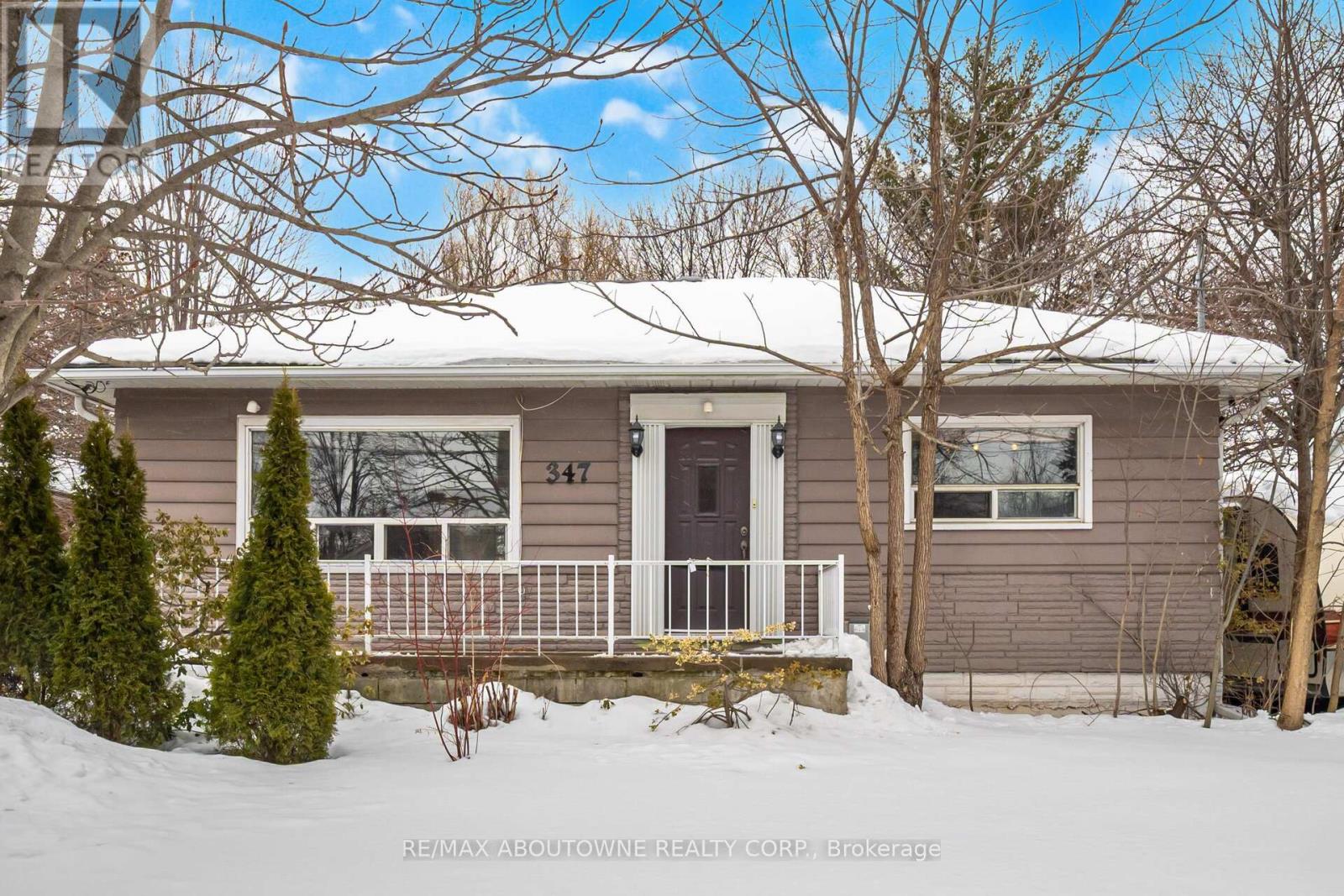 347 Queen Mary Drive, Oakville, Ontario  L6K 3L7 - Photo 2 - W12788018