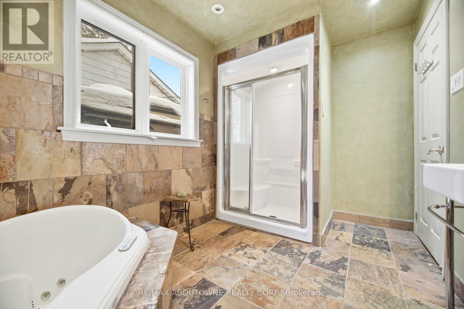 347 Queen Mary Drive, Oakville, Ontario  L6K 3L7 - Photo 24 - W12788018