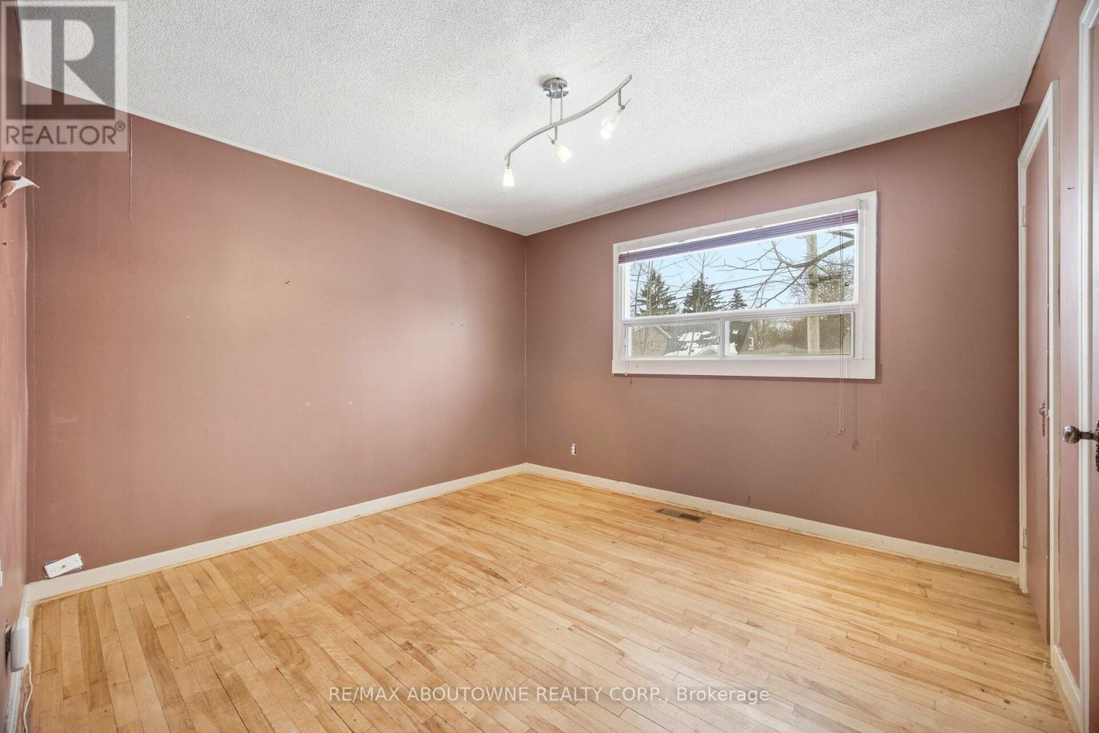 347 Queen Mary Drive, Oakville, Ontario  L6K 3L7 - Photo 25 - W12788018