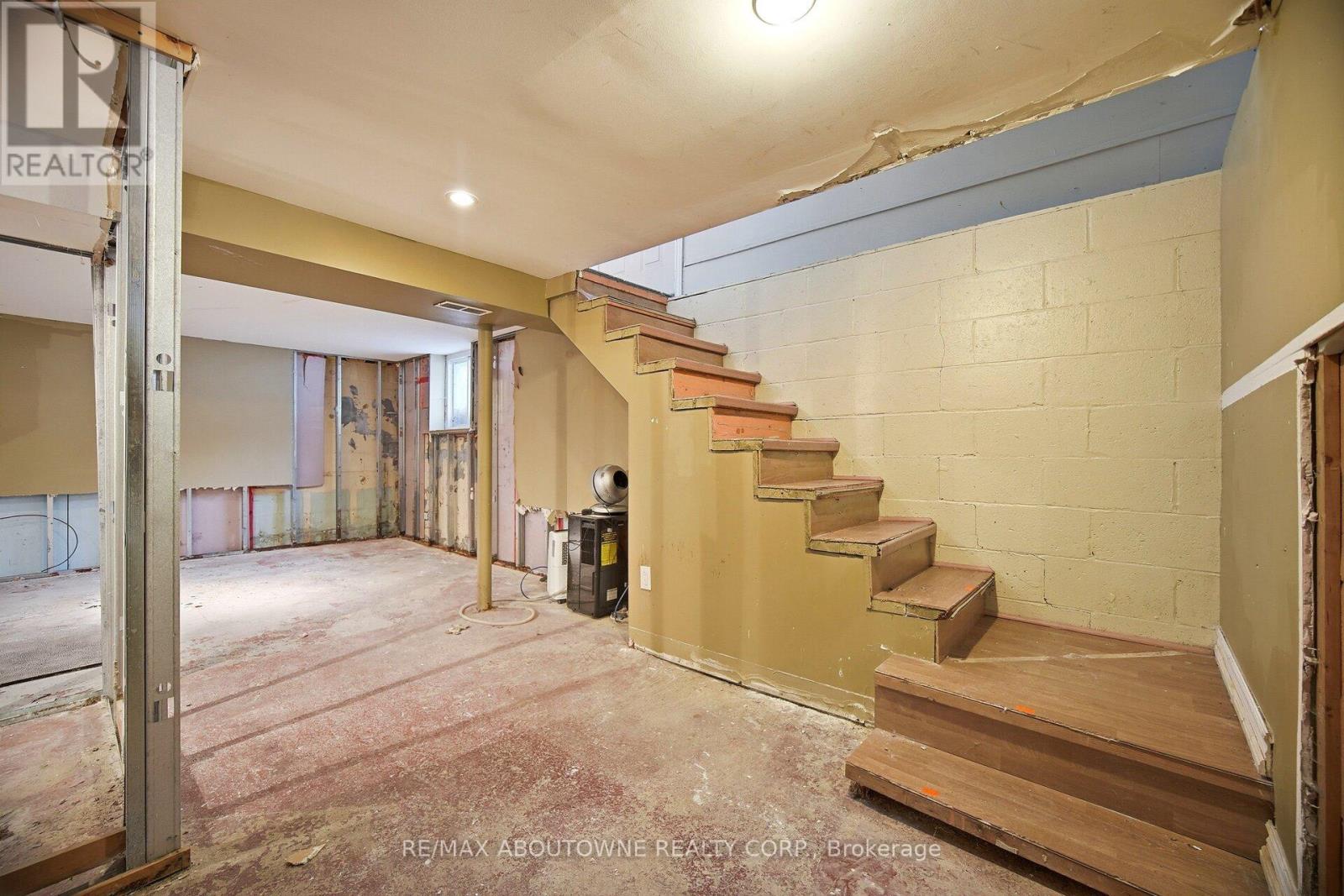 347 Queen Mary Drive, Oakville, Ontario  L6K 3L7 - Photo 30 - W12788018