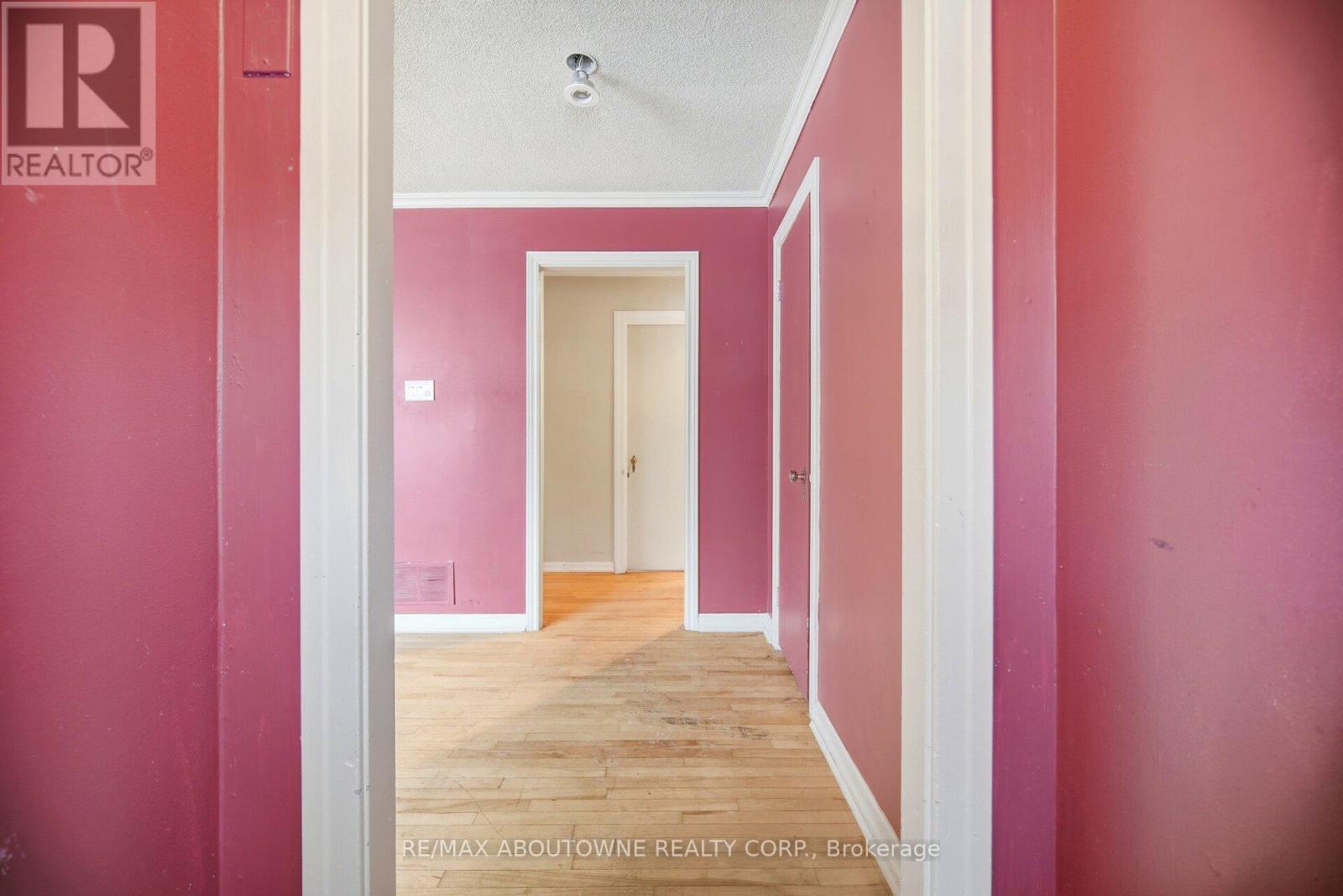 347 Queen Mary Drive, Oakville, Ontario  L6K 3L7 - Photo 6 - W12788018