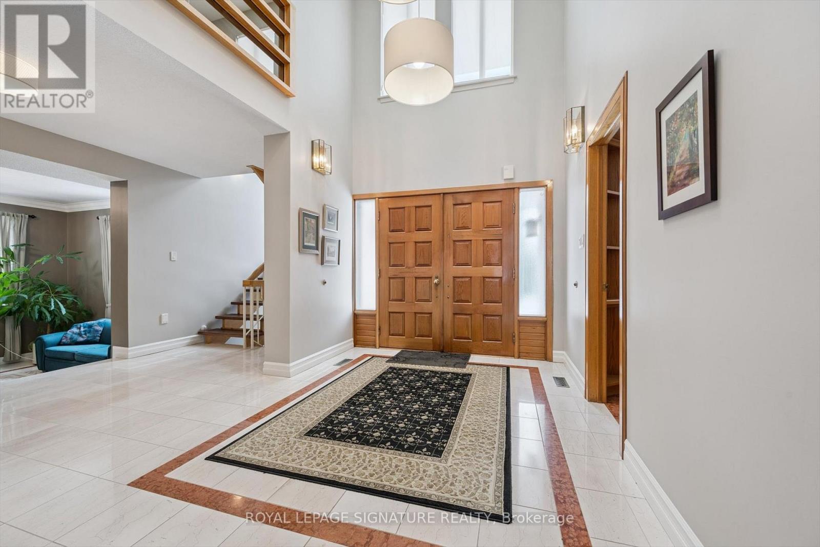 28 Manswood Crescent, Brampton, Ontario  L6T 0A4 - Photo 3 - W12788022