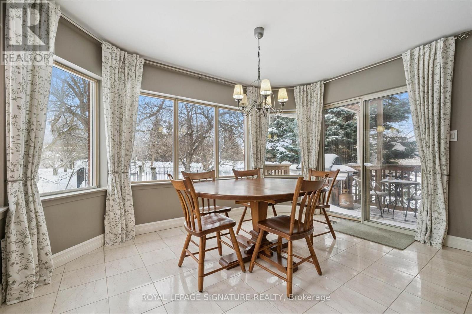 28 Manswood Crescent, Brampton, Ontario  L6T 0A4 - Photo 6 - W12788022