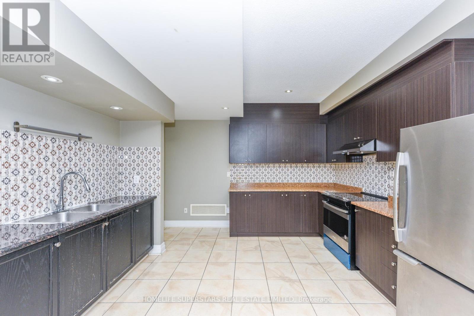 8 Bainsville Circle, Brampton, Ontario  L6P 3A5 - Photo 31 - W12788036