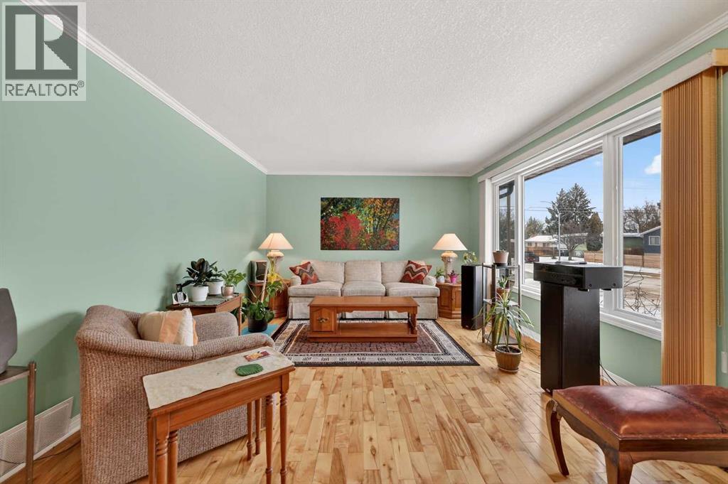 8527 Bowglen Road Nw, Calgary, Alberta  T3B 2T2 - Photo 5 - A2285931