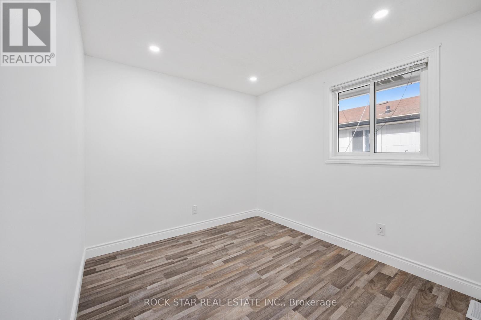 118 Selkirk Drive, Kitchener, Ontario  N2E 1M4 - Photo 12 - X12787982