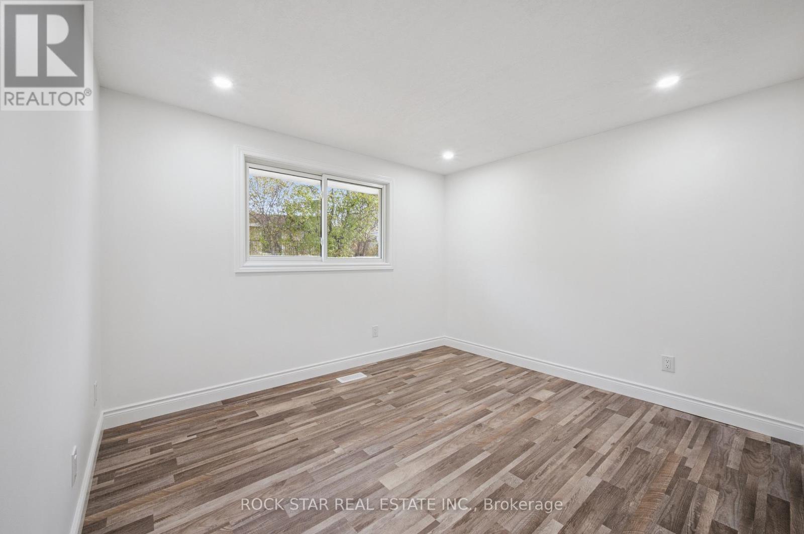 118 Selkirk Drive, Kitchener, Ontario  N2E 1M4 - Photo 14 - X12787982