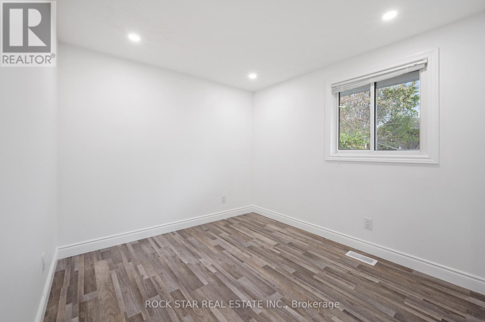 118 Selkirk Drive, Kitchener, Ontario  N2E 1M4 - Photo 17 - X12787982