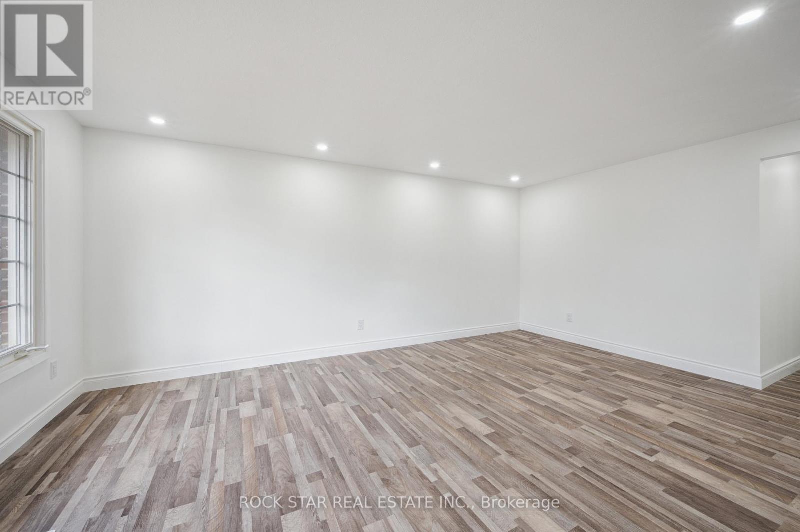 118 Selkirk Drive, Kitchener, Ontario  N2E 1M4 - Photo 4 - X12787982