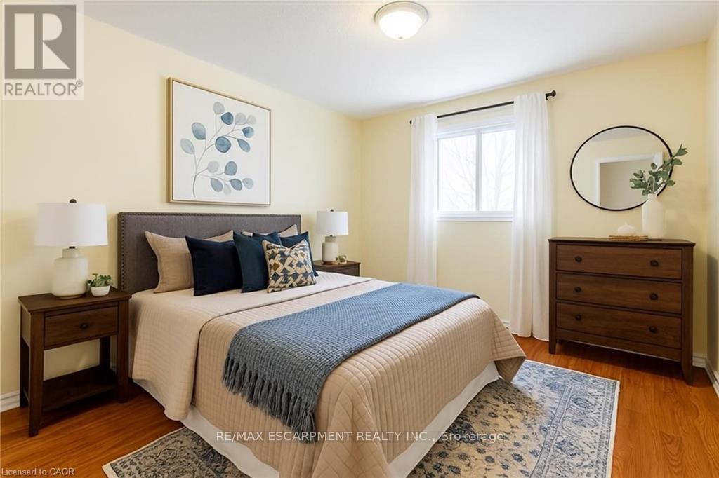 16 Garrow Drive, Hamilton, Ontario  L9C 6G9 - Photo 3 - X12788008