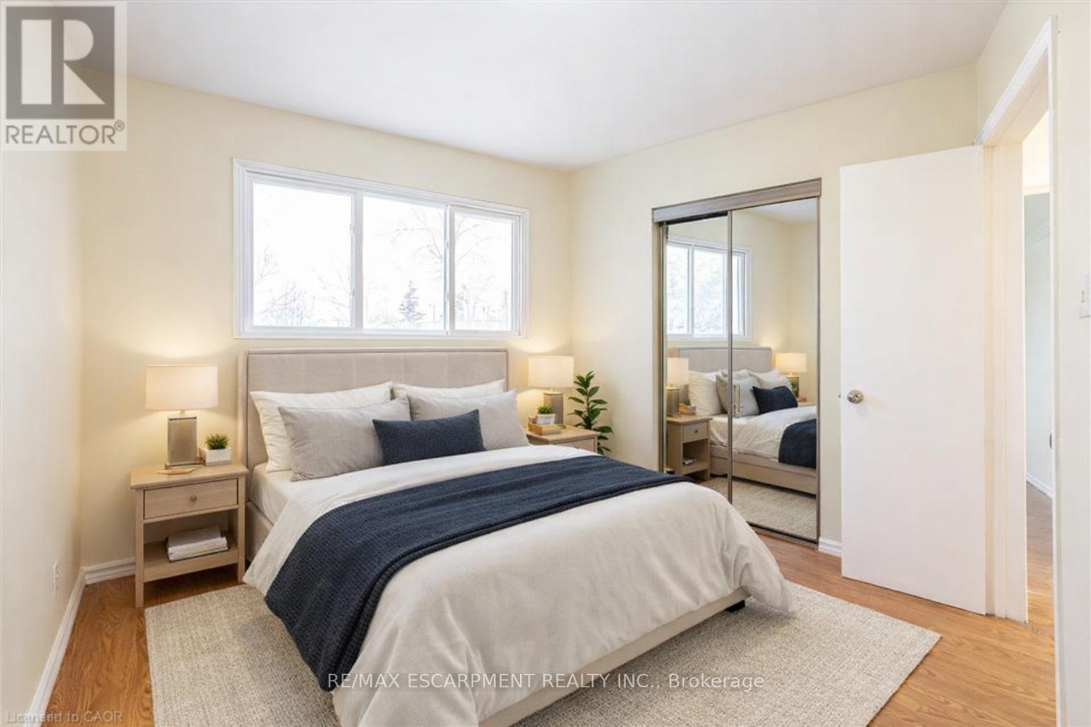 16 Garrow Drive, Hamilton, Ontario  L9C 6G9 - Photo 4 - X12788008