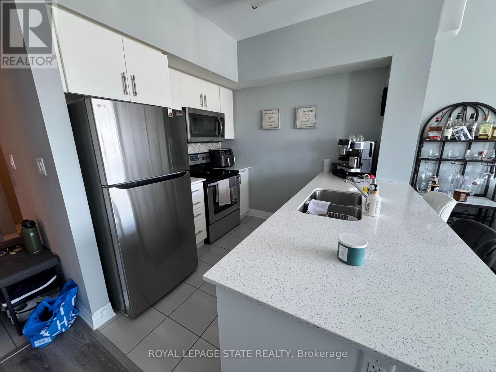 404 - 10 Concord Place, Grimsby, Ontario  L3M 0G6 - Photo 10 - X12788032