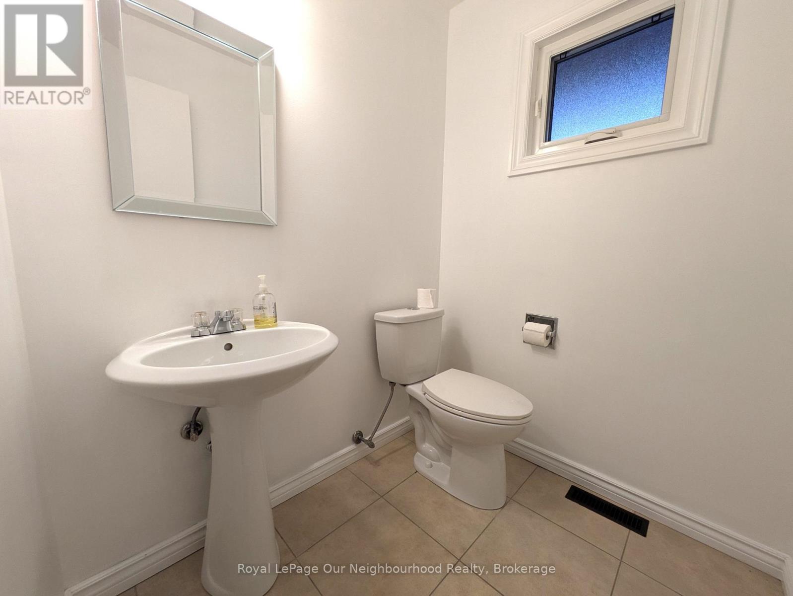 A - 31 Bingham Street, Richmond Hill, Ontario  L4C 8Y7 - Photo 4 - N12788246