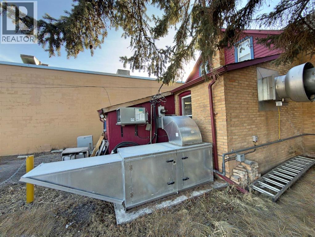 416 1 Street W, Cochrane, Alberta  T4C 1X8 - Photo 16 - A2286168