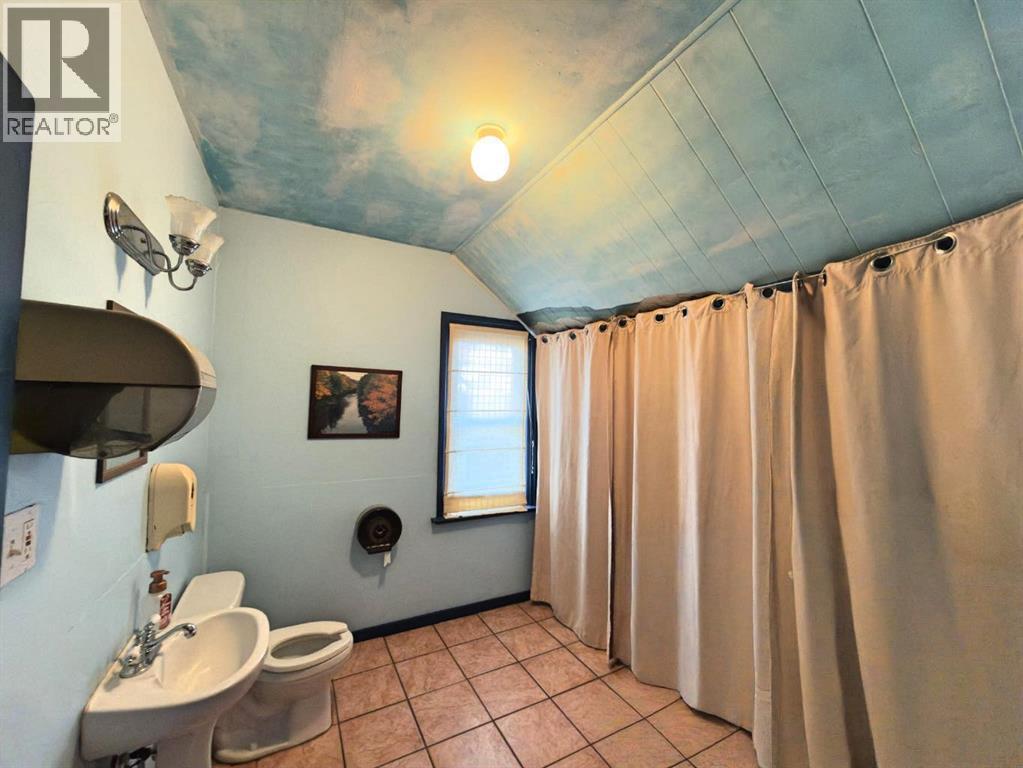 416 1 Street W, Cochrane, Alberta  T4C 1X8 - Photo 14 - A2286168