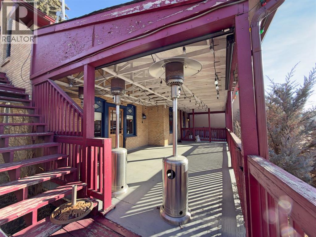 416 1 Street W, Cochrane, Alberta  T4C 1X8 - Photo 2 - A2286168