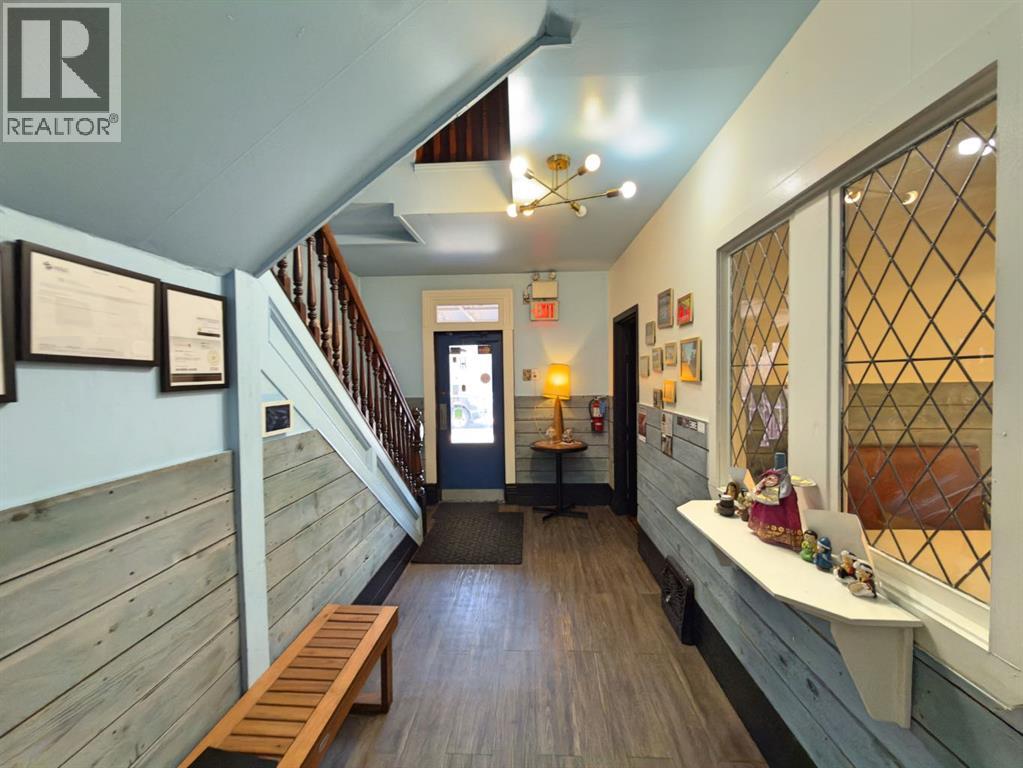 416 1 Street W, Cochrane, Alberta  T4C 1X8 - Photo 8 - A2286168