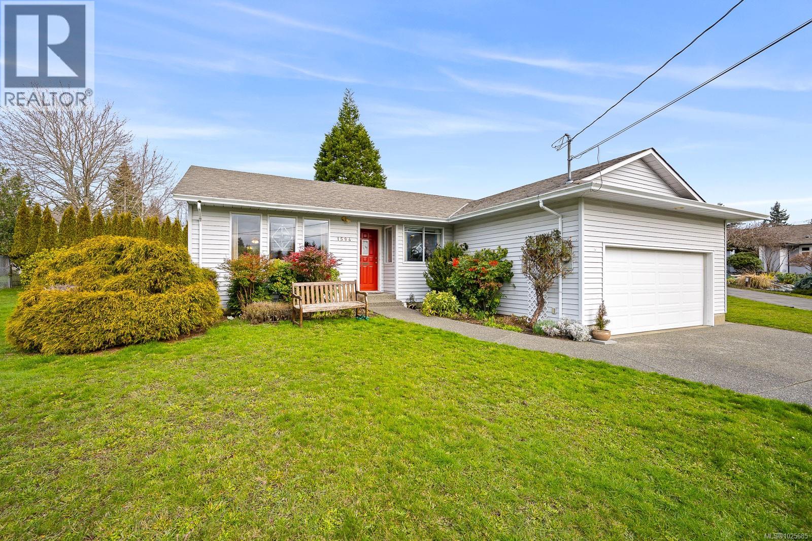 1594 Arbutus Ave, Comox, British Columbia