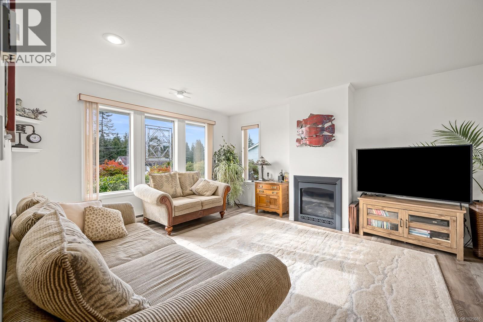 1594 Arbutus Ave, Comox, British Columbia  V9M 2T6 - Photo 3 - 1025685