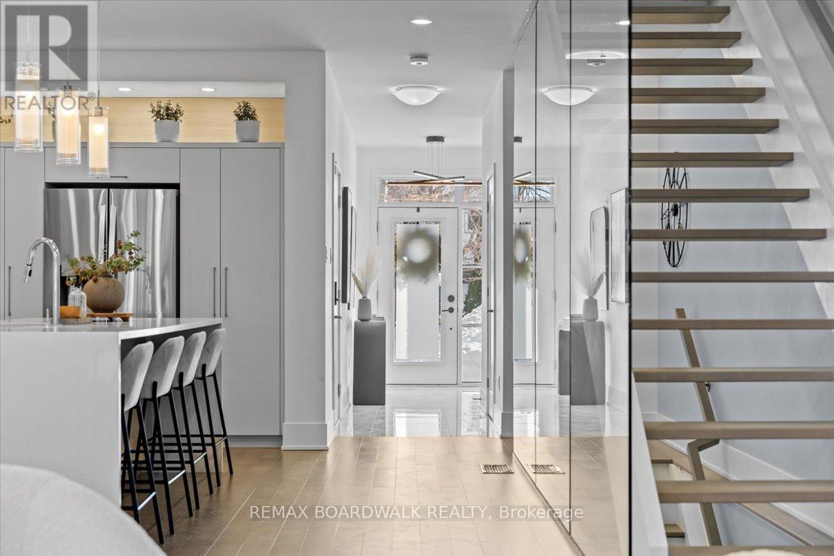 255 Avondale Avenue, Ottawa, Ontario  K1Z 7G7 - Photo 4 - X12788082