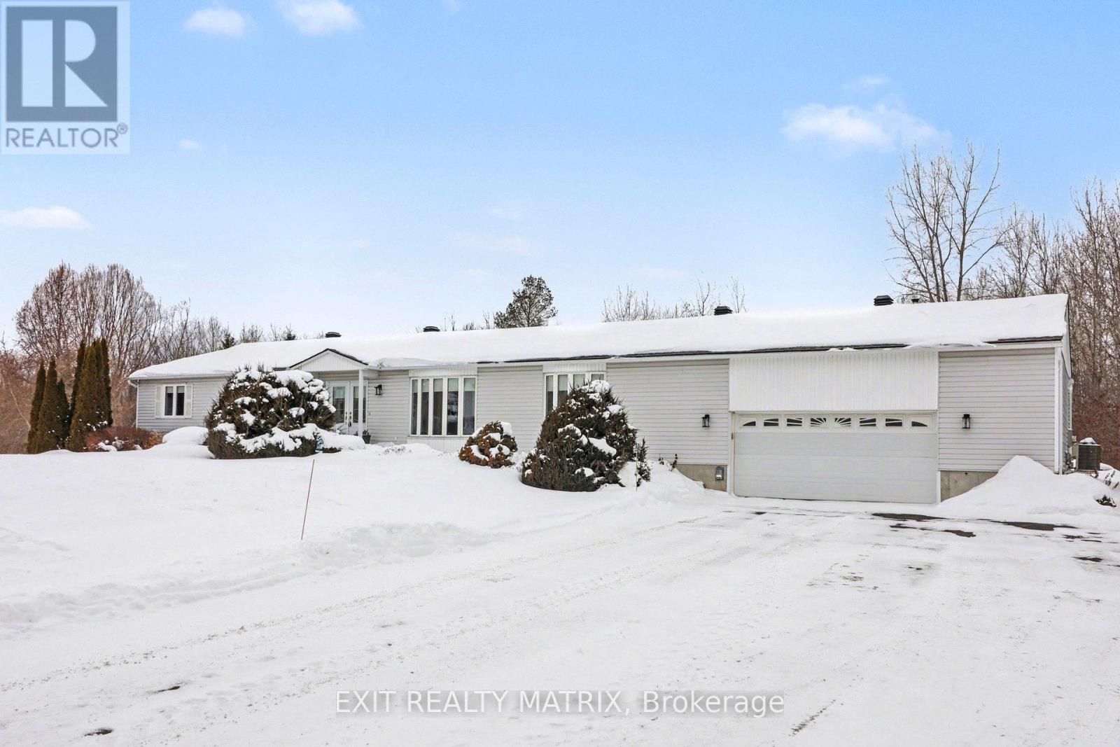 8329 Rodney Farm Drive, Ottawa, Ontario  K0A 2P0 - Photo 2 - X12788200
