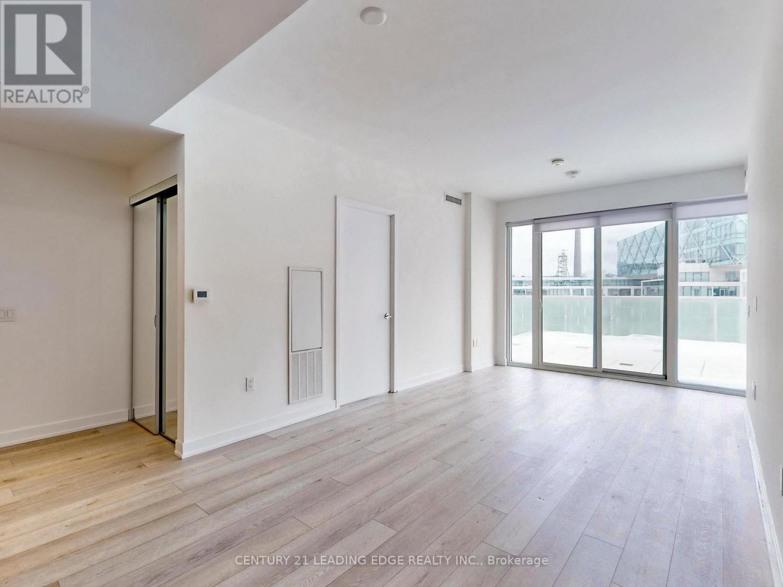 1002 - 15 Queens Quay E, Toronto, Ontario  M5E 0C5 - Photo 5 - C12786570