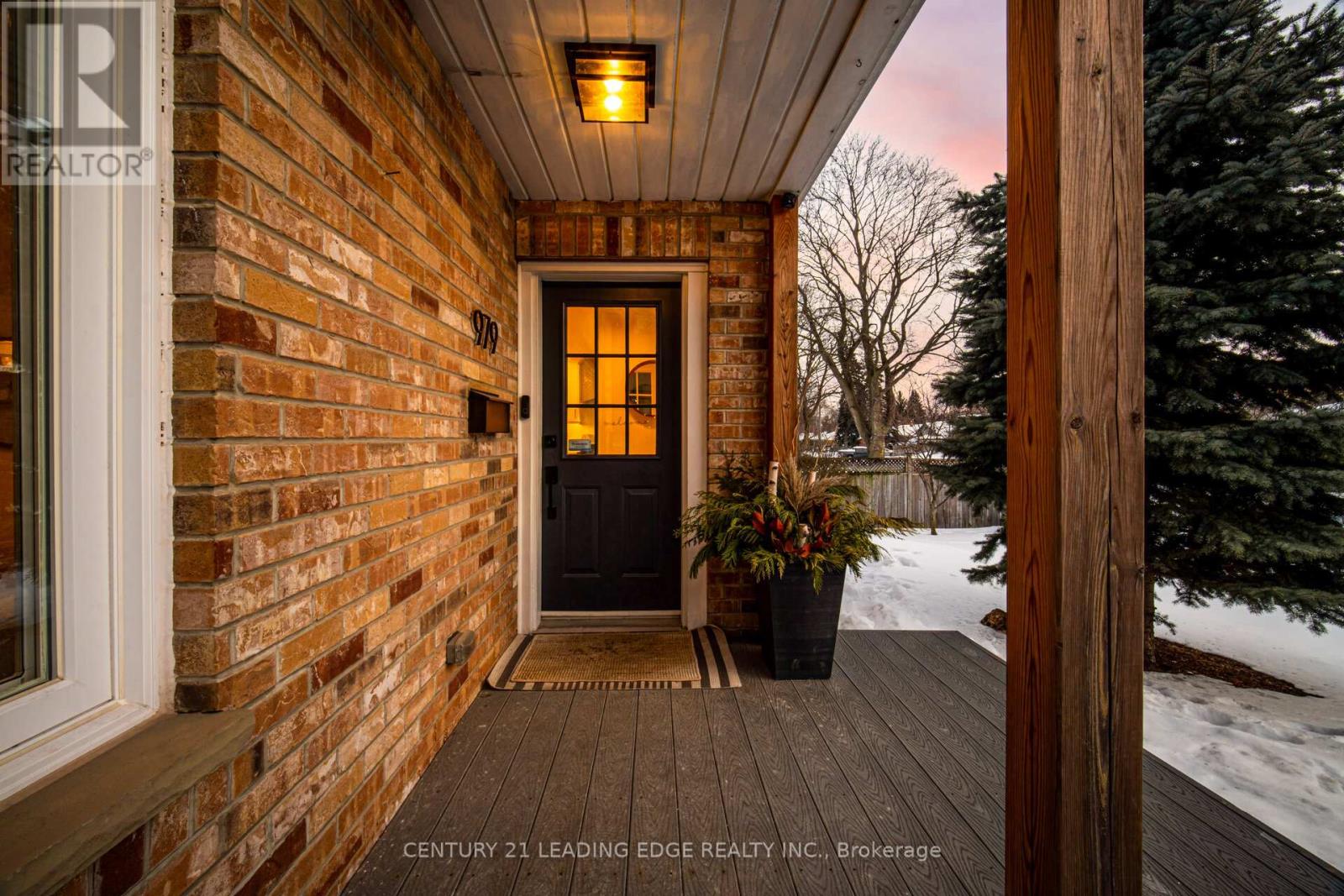 979 Kingsway Drive, Burlington, Ontario  L7T 3J1 - Photo 3 - W12787922