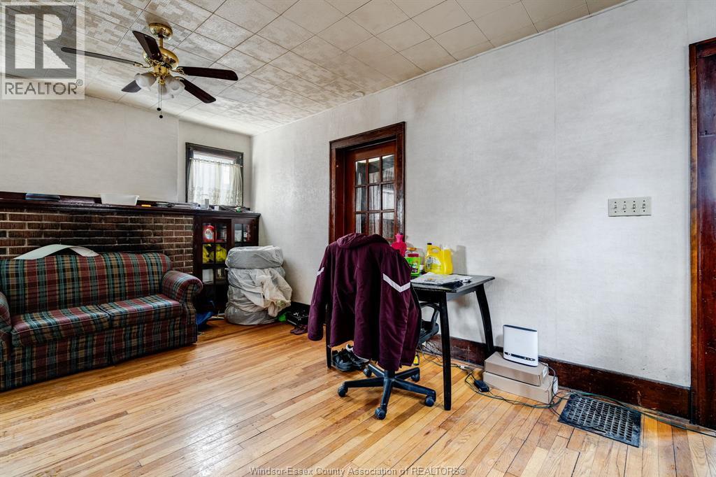 360 Rankin, Windsor, Ontario  N9B 2R7 - Photo 3 - 26003242