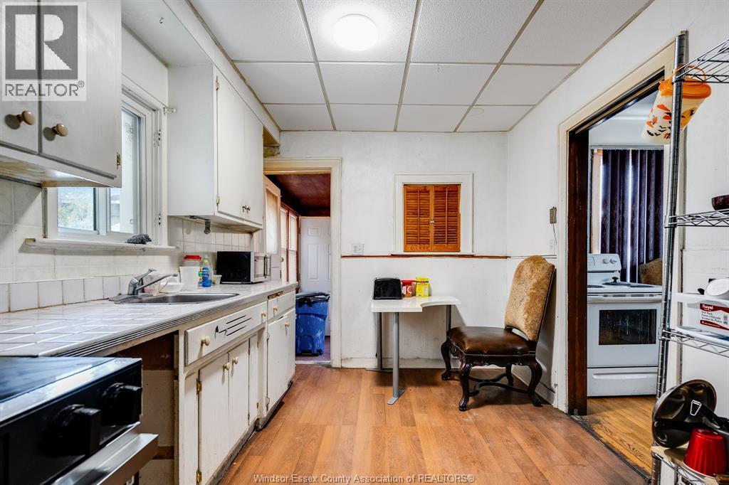 360 Rankin, Windsor, Ontario  N9B 2R7 - Photo 8 - 26003242