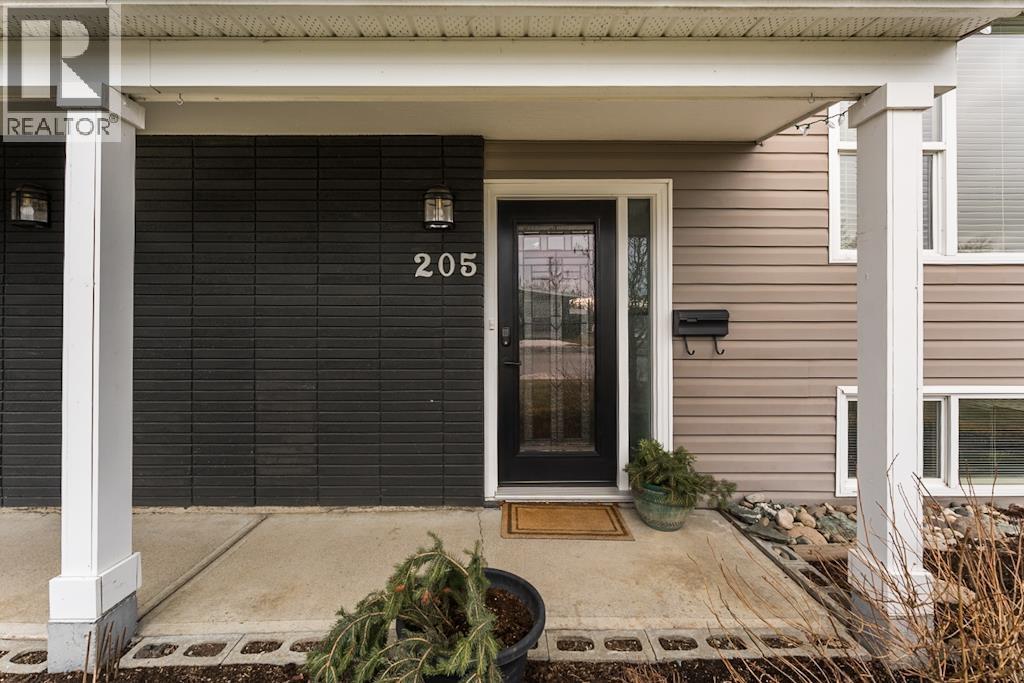 205 N Nicholson Street, Prince George, British Columbia  V2M 3H1 - Photo 3 - R3089518
