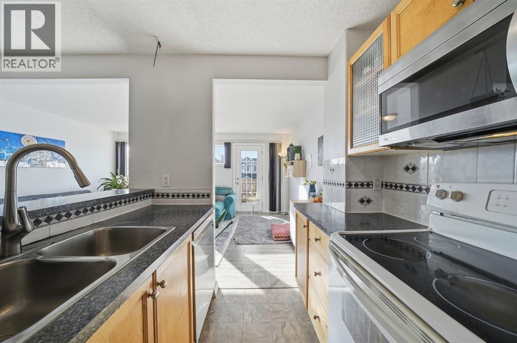 49 Royal Birch Mount Nw, Calgary, Alberta  T3G 5W7 - Photo 5 - A2285195